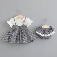 Carregar imagem no visualizador da galeria, Blusa blanca con detalles cuadrille y cubre pañal con volados broderie
