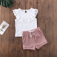 Carregar imagem no visualizador da galeria, Blusa blanco con volado de broderie y short rosa viejo
