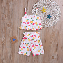 Carregar imagem no visualizador da galeria, Crop y short blanco con estampas de  frutas
