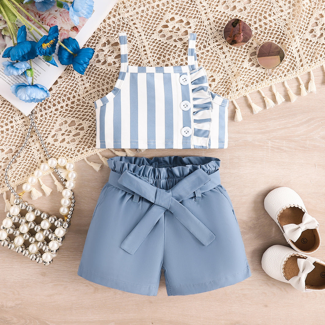 Crop a rayas con volado y short con cinto azul mate