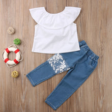 Carregar imagem no visualizador da galeria, Blusa blanca y pantalón jeans con detalle de encajes
