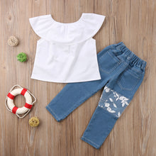 Carregar imagem no visualizador da galeria, Blusa blanca y pantalón jeans con detalle de encajes
