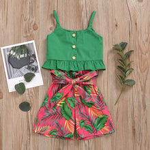 Carregar imagem no visualizador da galeria, Crop verde con volado, short con estampas de hojas y cinto
