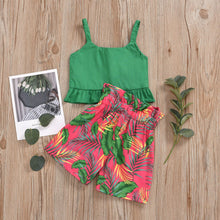 Carregar imagem no visualizador da galeria, Crop verde con volado, short con estampas de hojas y cinto
