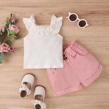 Carregar imagem no visualizador da galeria, Blusa blanca acanalado con volado y short
