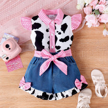 Carregar imagem no visualizador da galeria, Camisa cuadrille rosa de vaca con, short jeans con cinto
