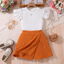 Carregar imagem no visualizador da galeria, Blusa blanca con volados y short marrón naranja con perlas
