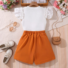 Carregar imagem no visualizador da galeria, Blusa blanca con volados y short marrón naranja con perlas

