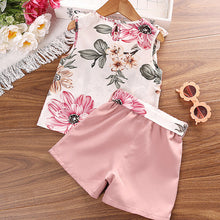 Carregar imagem no visualizador da galeria, Blusa blanca floreado con volados y short rosa con cinto
