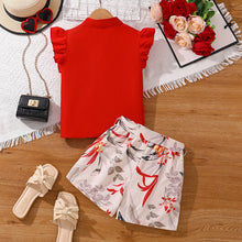 Carregar imagem no visualizador da galeria, Camisa con volados rojo y short crema con estampas y cinto
