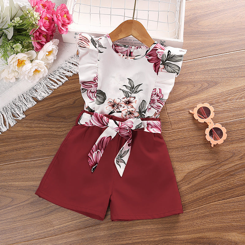 Blusa con estampas de flores y short bordo con cinto