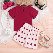 Carregar imagem no visualizador da galeria, Blusa bordo con volados y short crema con motas

