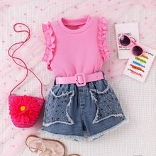 Carregar imagem no visualizador da galeria, Blusa rosa con volado y short jeans con cinto
