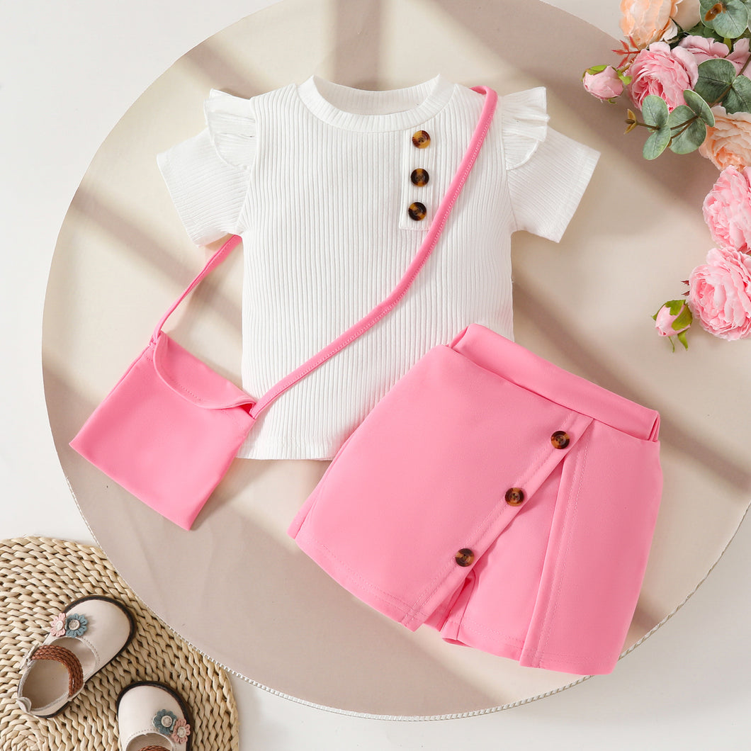 Blusa blanco acanalado y short pollera con cartera