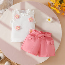 Cargar imagen en el visor de la galería, Blusa blanca con flores y short con cinto
