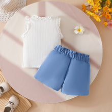 Cargar imagen en el visor de la galería, Blusa blanca con flores y short con cinto
