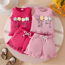 Carregar imagem no visualizador da galeria, Blusa con bordados de flores y short con flecos
