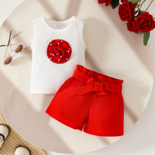 Carregar imagem no visualizador da galeria, Blusa acanalado blanco de flor y short rojo
