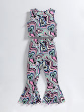 Cargar imagen en el visor de la galería, Crop top y pantalón pata ancha con estampas de corazones colorido
