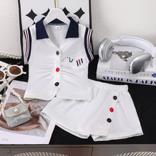 Cargar imagen en el visor de la galería, Blusa con cuello, bordados y short pollera blanco detalles de botones
