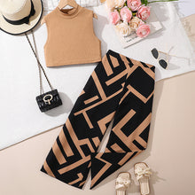 Cargar imagen en el visor de la galería, Crop beige y pantalón palazo con detalles negro
