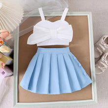 Cargar imagen en el visor de la galería, Crop con moño blanco y short pollera tableado
