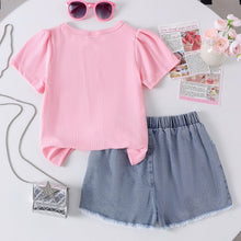 Cargar imagen en el visor de la galería, Blusa rosa y short jeans con moños
