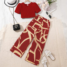 Cargar imagen en el visor de la galería, Crop top con relieves y pantalón palazo con diseños
