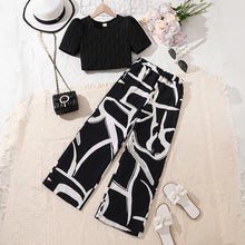 Cargar imagen en el visor de la galería, Crop top con relieves y pantalón palazo con diseños
