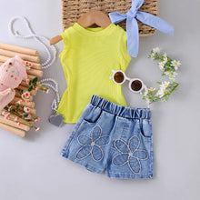 Carregar imagem no visualizador da galeria, Blusa amarillo y short jeans con bordados de flor
