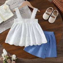 Carregar imagem no visualizador da galeria, Blusa blanco de broderie y short pollera celeste
