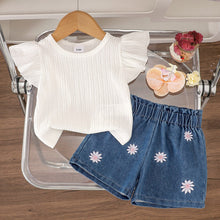 Cargar imagen en el visor de la galería, Blusa blanco y short jeans con bordados margaritas
