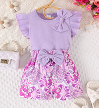 Cargar imagen en el visor de la galería, Blusa lila con volados y short estampado de flores
