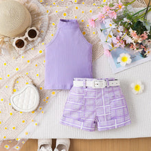 Carregar imagem no visualizador da galeria, Blusa cuello alto lila con short cuadrille y cinto blanco
