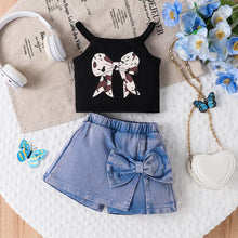 Cargar imagen en el visor de la galería, Crop negro con moño y short pollera tipo jeans
