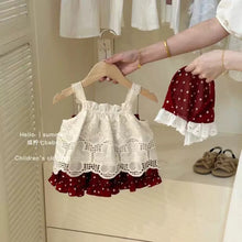 Cargar imagen en el visor de la galería, Blusa blanco tipo broderie y short bordo a motas
