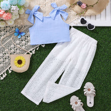Cargar imagen en el visor de la galería, Crop celeste con moños y pantalón blanco de broderie
