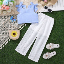 Cargar imagen en el visor de la galería, Crop celeste con moños y pantalón blanco de broderie

