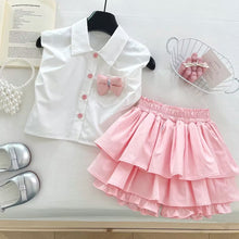 Cargar imagen en el visor de la galería, Camisa blanco con moño y short rosa con volados escalonados
