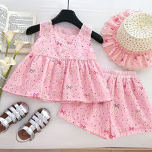 Cargar imagen en el visor de la galería, Blusa rosa con moño grande, short con bordados y sombrero
