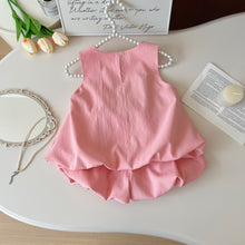 Cargar imagen en el visor de la galería, Blusa rosa con moños y short globo
