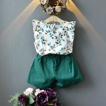 Cargar imagen en el visor de la galería, Blusa blanco con estampas de flores y short verde con cinto
