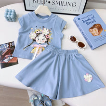 Cargar imagen en el visor de la galería, Blusa celeste con estampas y short con flores
