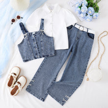 Cargar imagen en el visor de la galería, Camisa blanca con crop, pantalón jeans con brillo y cinto
