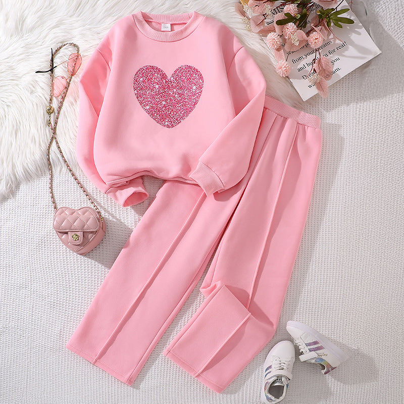 Abrigo con estampa de corazón y pantalón pata ancha