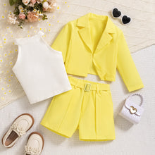 Carregar imagem no visualizador da galeria, Blusa blanco, blazer y short con cinto amarillo
