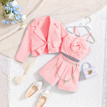 Carregar imagem no visualizador da galeria, Crop top con flor de tul, blazer y short con cinto
