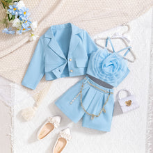 Carregar imagem no visualizador da galeria, Crop top con flor de tul, blazer y short con cinto
