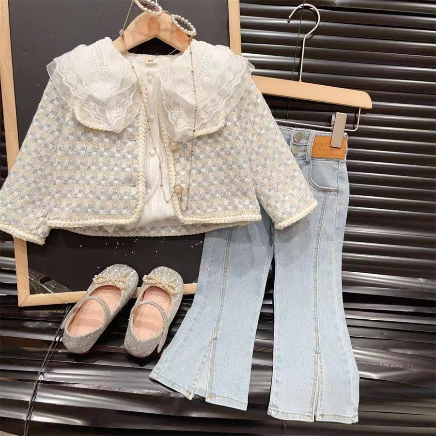 Abrigo de hilo cuadrille celeste y pantalón jeans pata ancha (No incluye camisa)