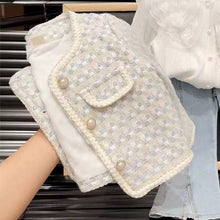 Cargar imagen en el visor de la galería, Abrigo de hilo cuadrille celeste y pantalón jeans pata ancha (No incluye camisa)
